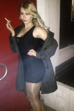 Escort girl Ада